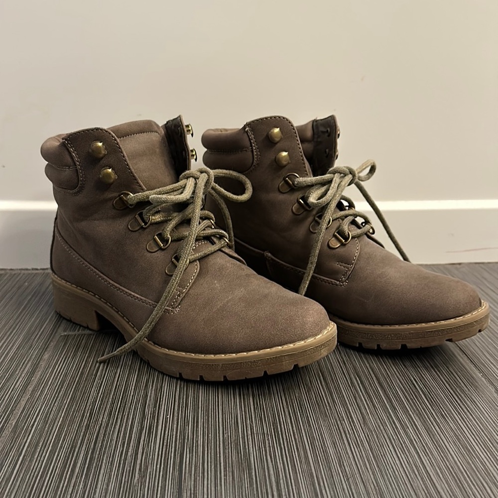Sugar ZEENA brown Boot in size 7.5M